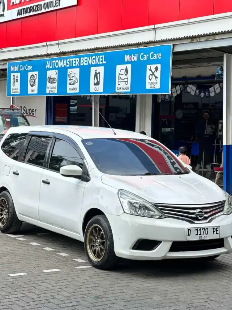 Livina putih  tahun 2017