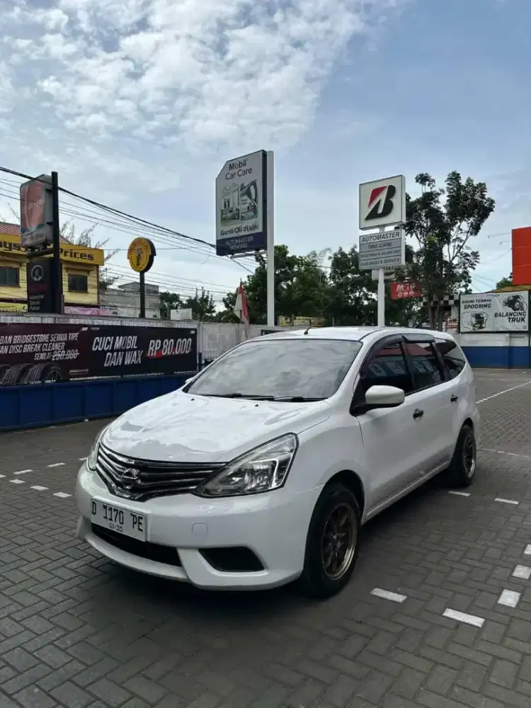 Livina putih  tahun 2017