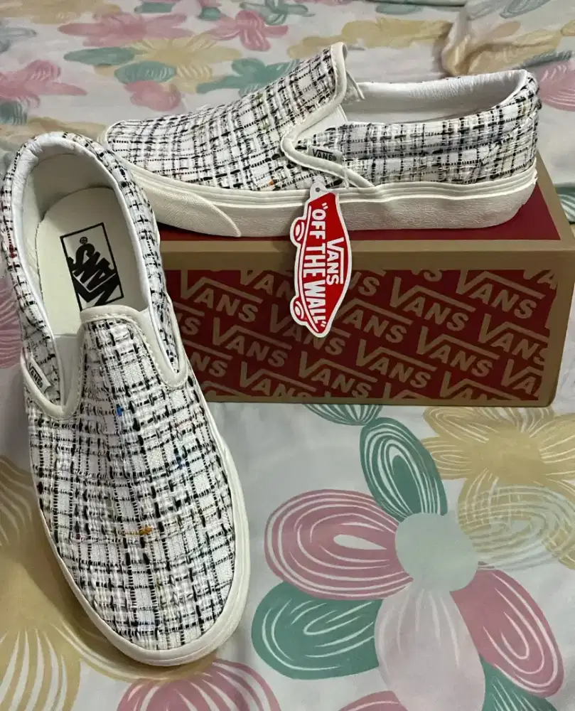 Sepatu Vans Slip On Woven Marshmallow White