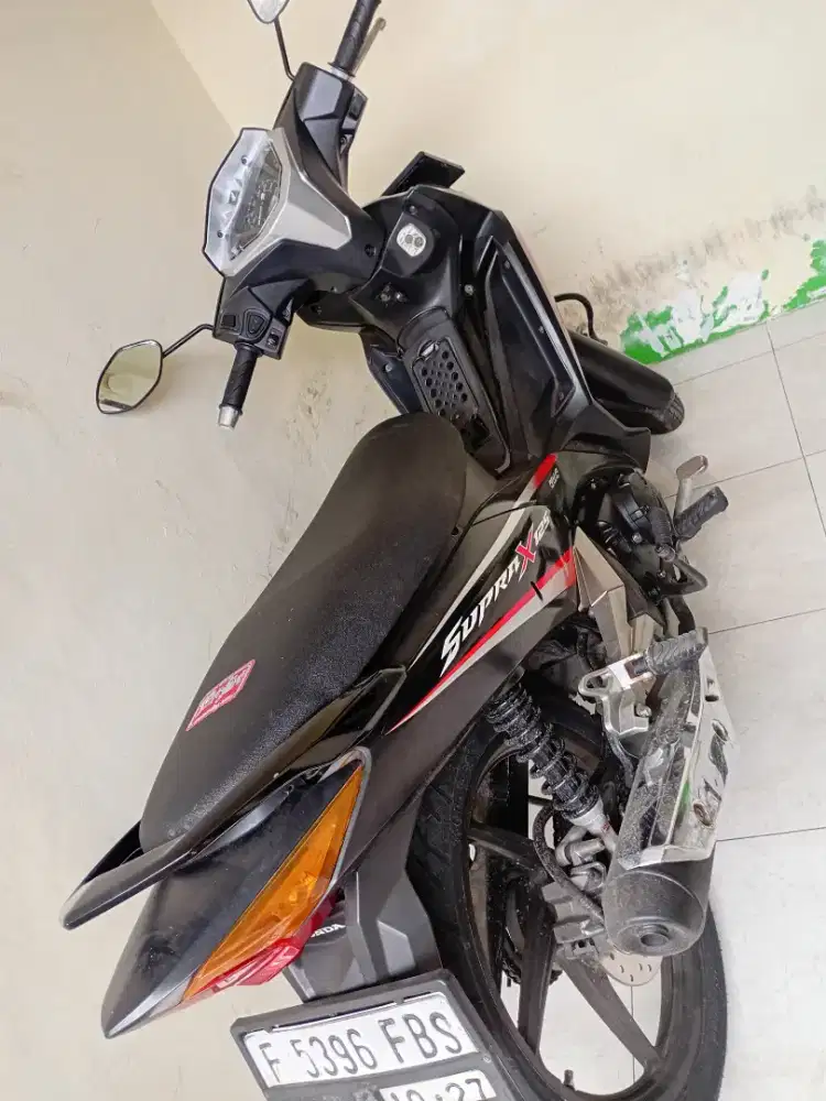Di jual motor Honda supra x 125 FI 2017 hitam