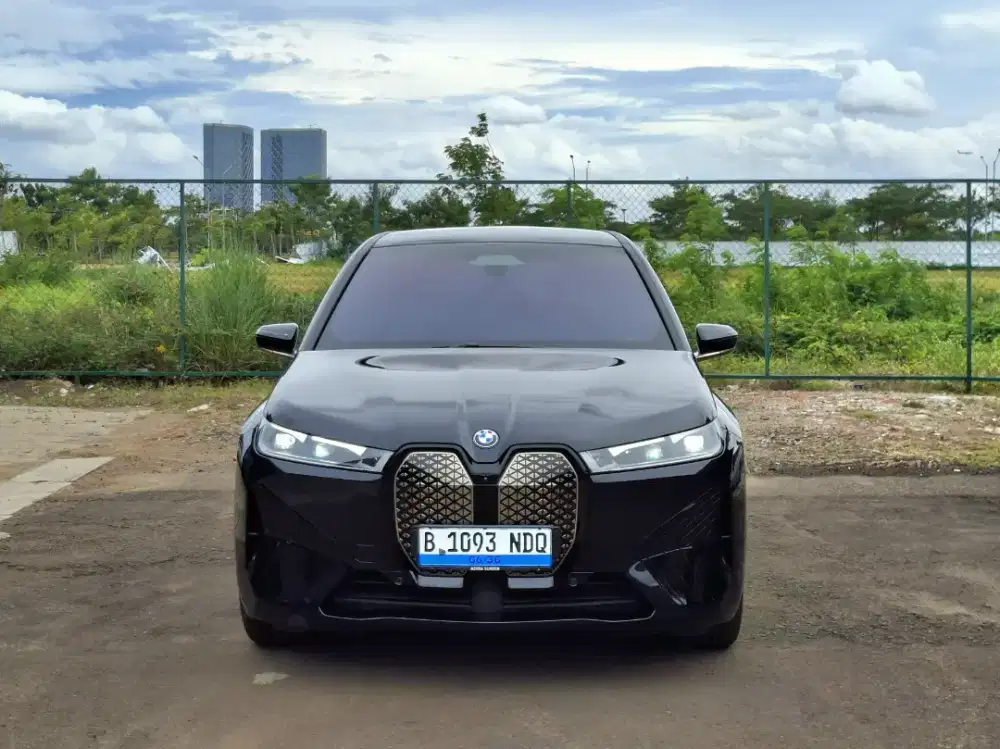(Low km)Bmw iX Xdrive 4.0 EV. Tahun 2024. Hitam. Perfect cond