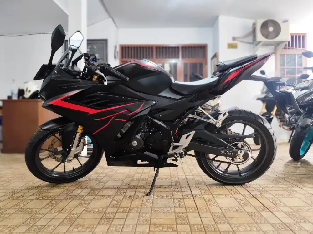 HONDA CBR 150R 2022 KM 9 RB AN PAJAK ON