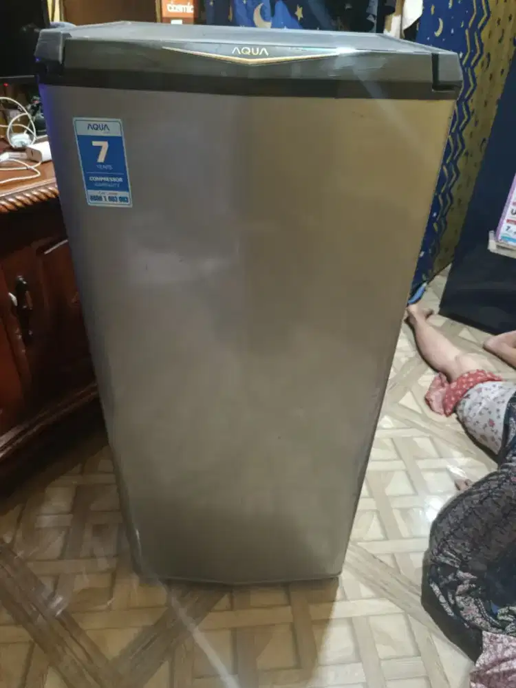 Kulkas 1 pintu merek AQUA