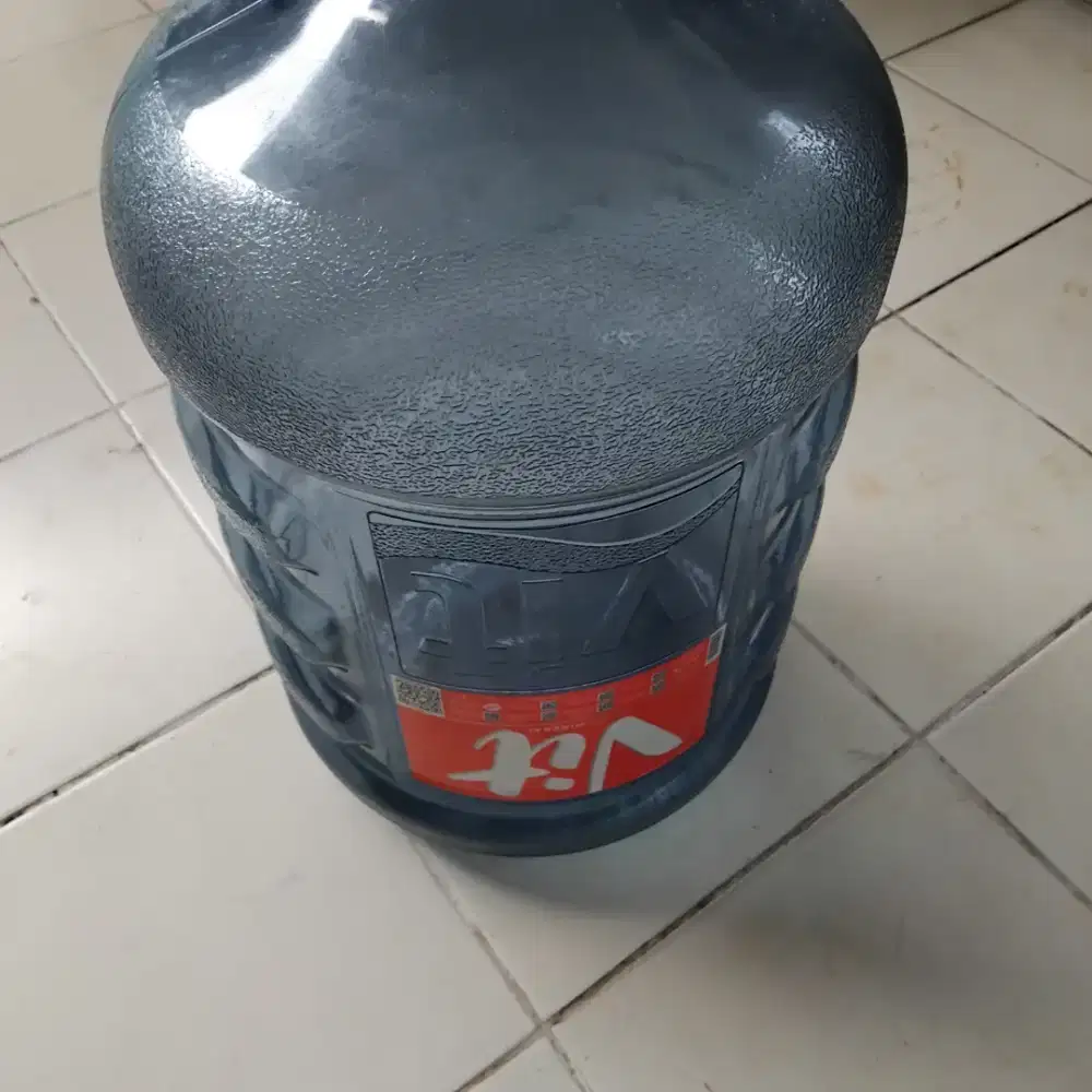 Jual cepat galon vit 30rb ada 10 pcs layak pakai