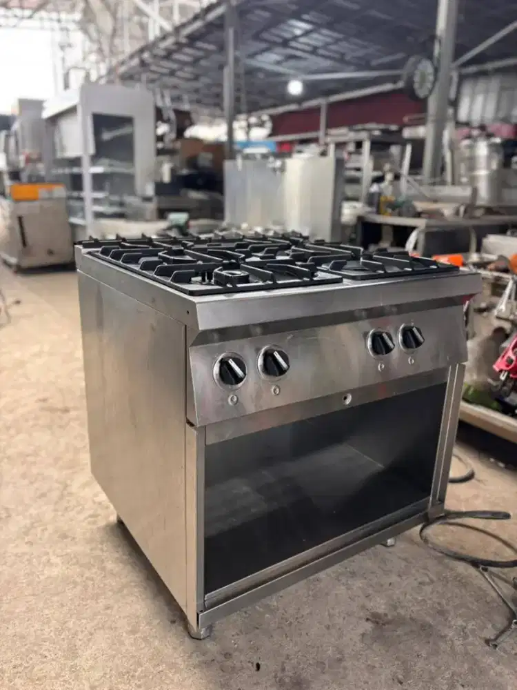 Kompor Stove 4 burner
Merk Nayati 
Mulus normal
Good condition