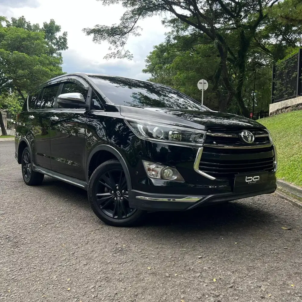 TOYOTA INNOVA VENTURER 2.4 DIESEL A/T