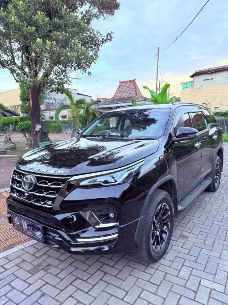Fortuner GR 2.8 AB 1 low odo