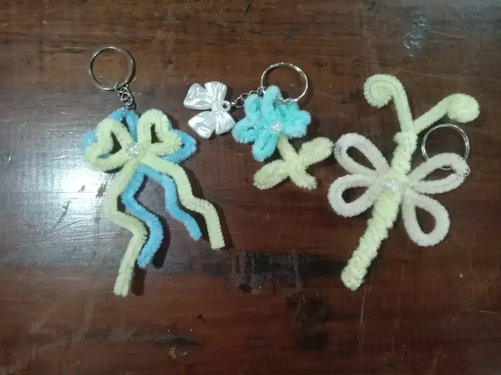 Gantungan Kunci Handmade Unik & Lucu – Bahan Lembut, Desain Eksklusif!