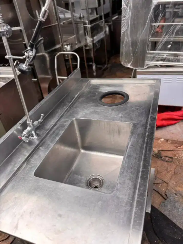 Sink 1 lubang sayap
Include kran dan grease trap 138x75x85