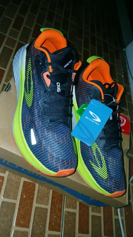 sepatu running nineteen ori