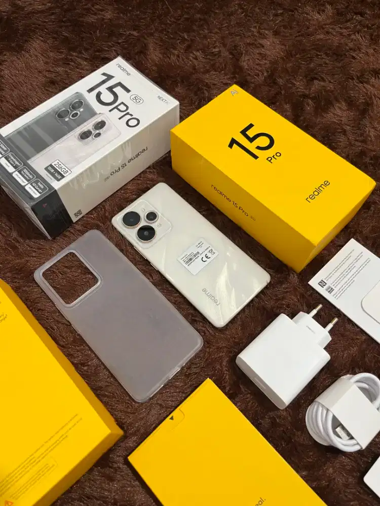 Realme 15 Pro 5G 12/256GB Like New Garansi November 2026 - Silver