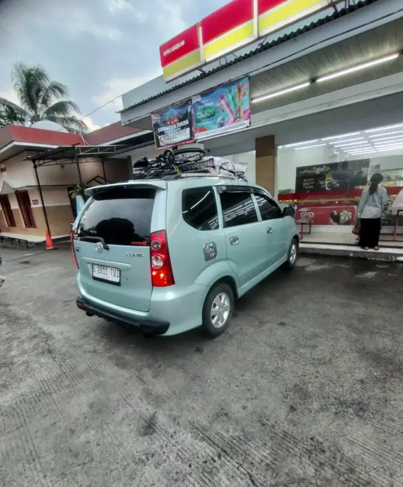 Xenia Li deluxe mobil keluarga dari baru