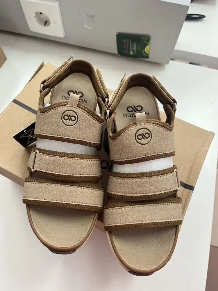 Sepatu Sandal Wanita Casual Odillon