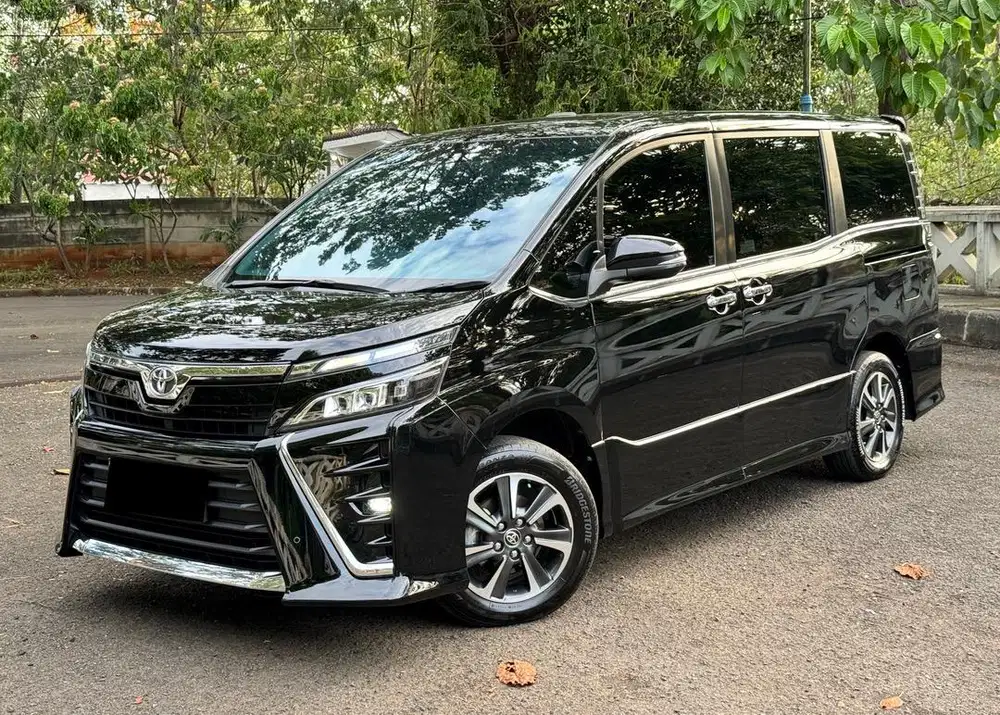 [KM 20 RB] Toyota Voxy CBU Japan Sunroof 2020/2021 Antik Seperti Baru