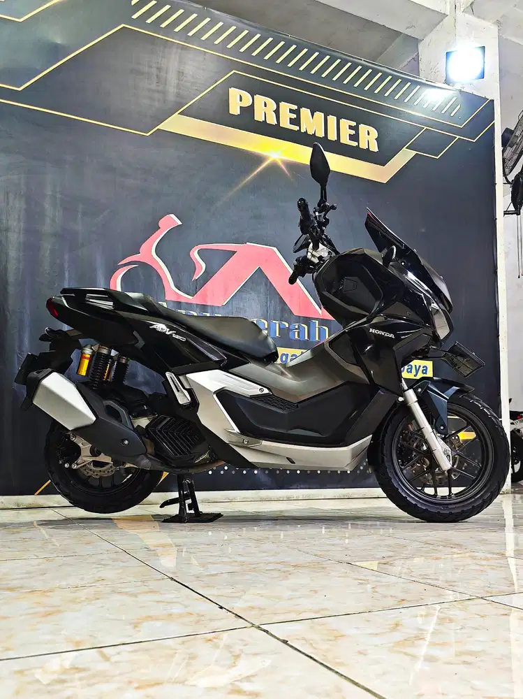 Honda  ADV 160 black glossy motik mewah nyaman.Anugerah motor rungkut