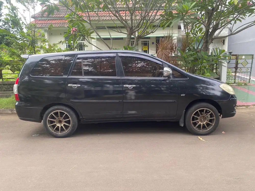 Toyota Kijang Innova 2005 Bensin