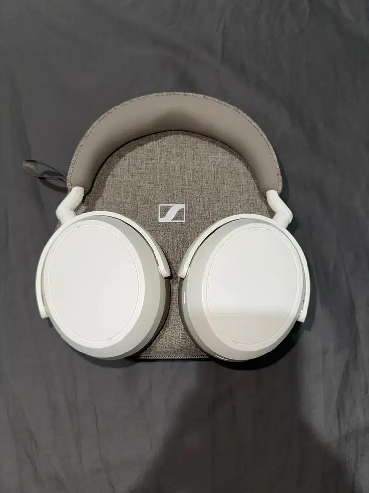 Sennheiser Momentum 4 Headphone