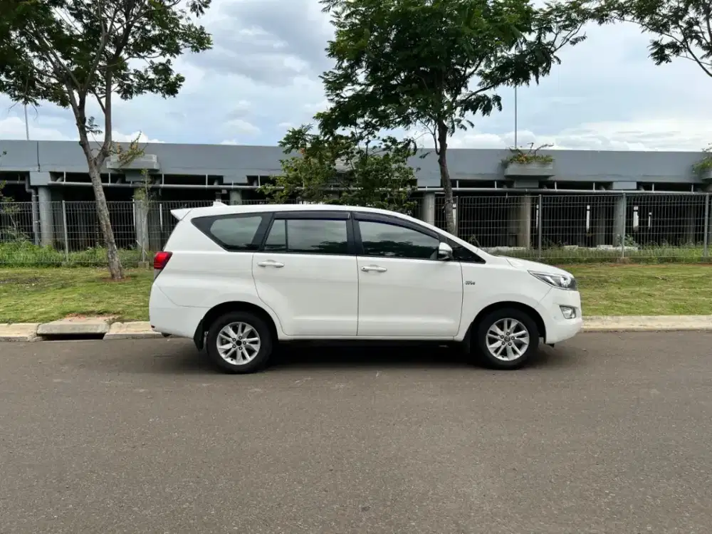 Innova V at bensin Low KM