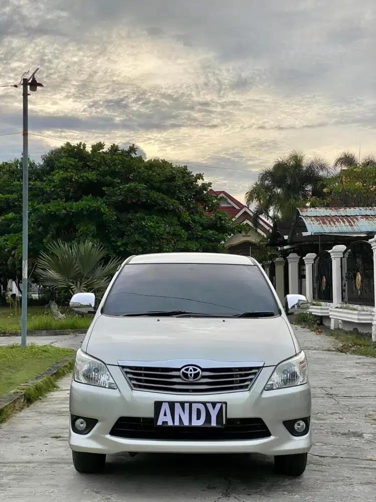 Innova G 2.0 MT bensin 2011