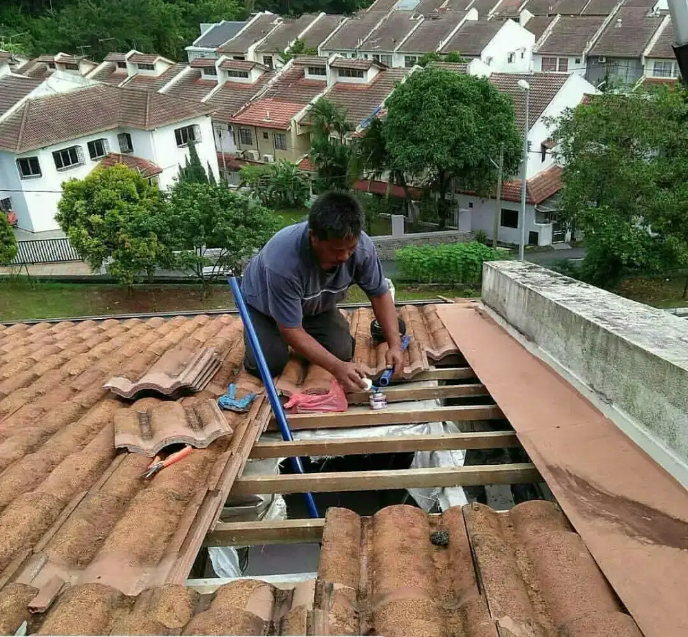 Tukang bocoran, spesialis atasi bocoran atap, dak, kerpus. Bangun baru