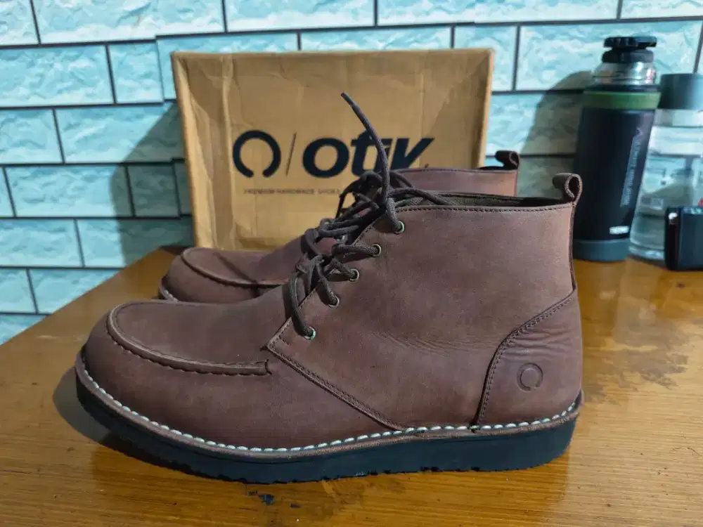 Sepatu Boots Otiv size 43