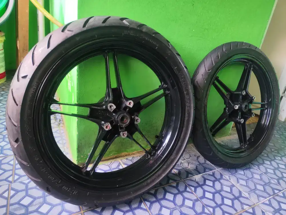 Sepasang Ban, Velg dan Piringan Cakram MX King 150