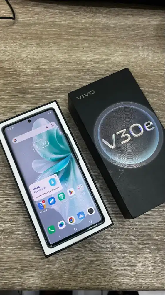 Vivo v30e 8/256 lengkap mulus