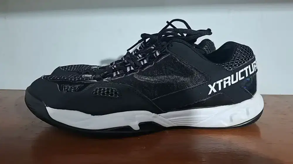 Sepatu badminton Li-Ning Xtructure