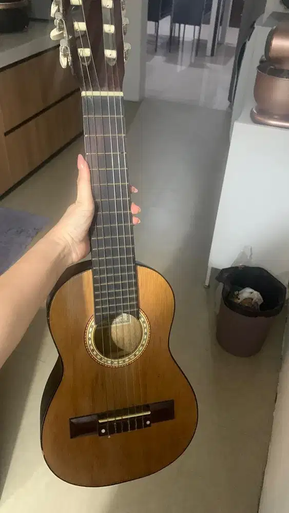 Nego gitar uk kecil
