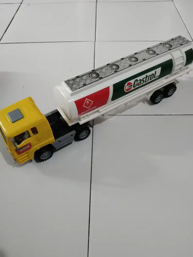 Mainan Plastik Mobil Tangki Pertamina ukuran Besar