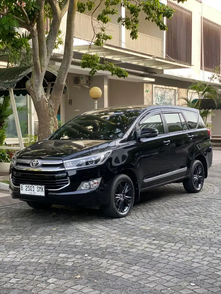 Innova Reborn 2.4 V Diesel AT 2017