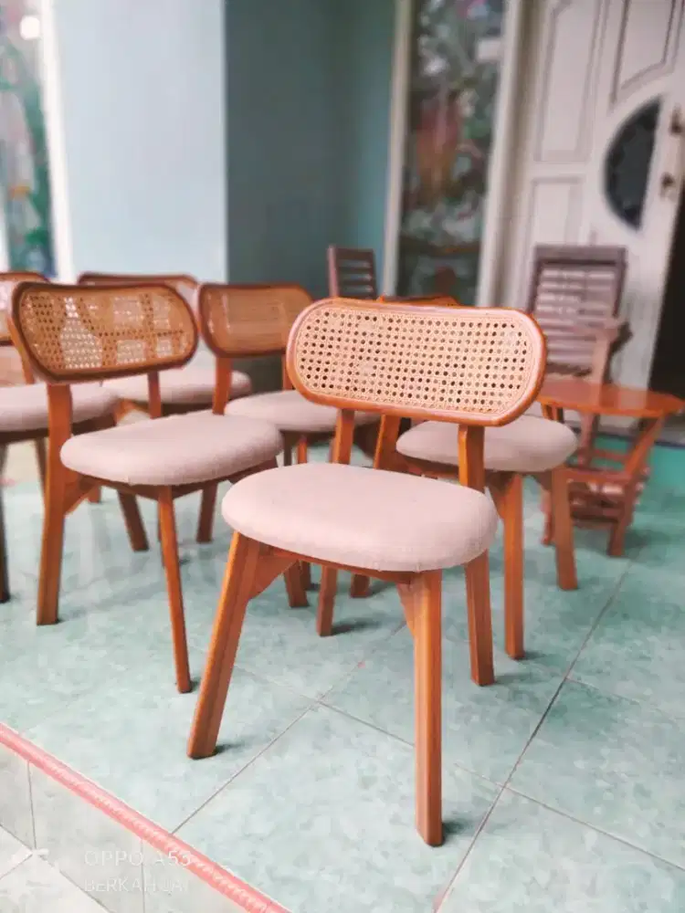 Suplayer kursi cafe dan restoran