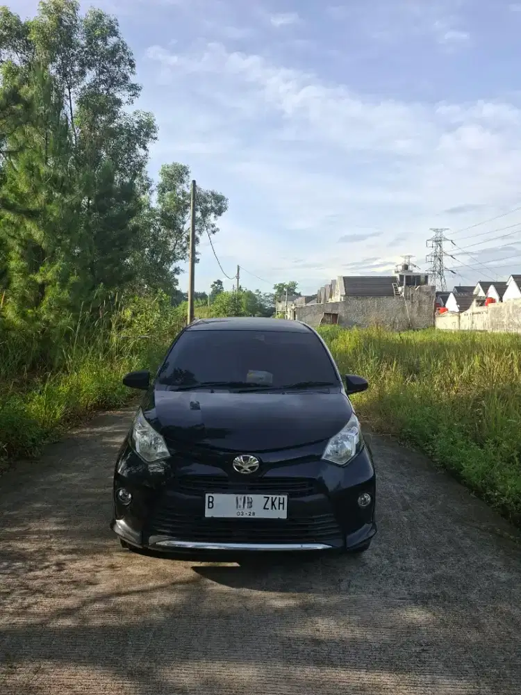 Calya  1.2 E M/T  Hitam