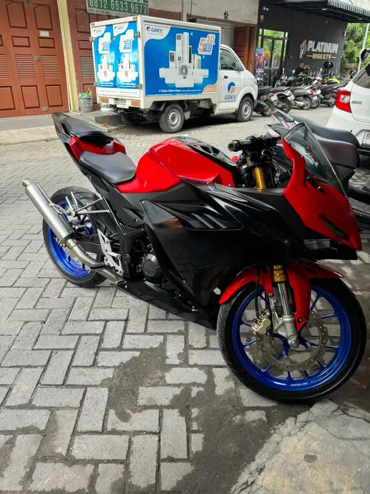 Honda CBR 150R V4 2023 warna Merah Hitam 150 R CC Victory Red Sport