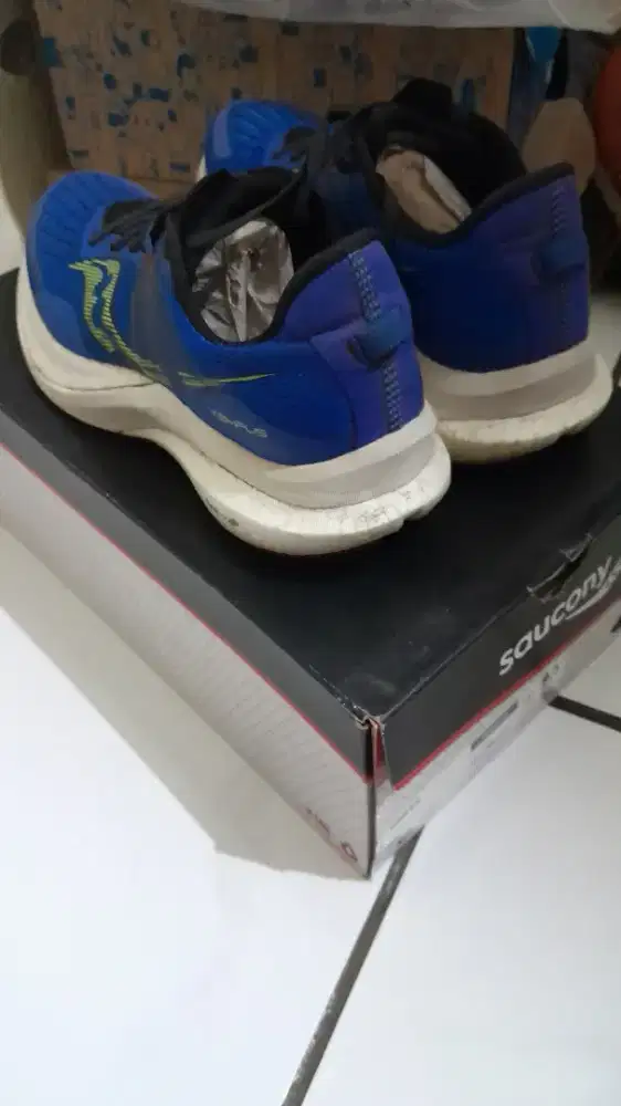 Sepatu lari Saucony Tempus