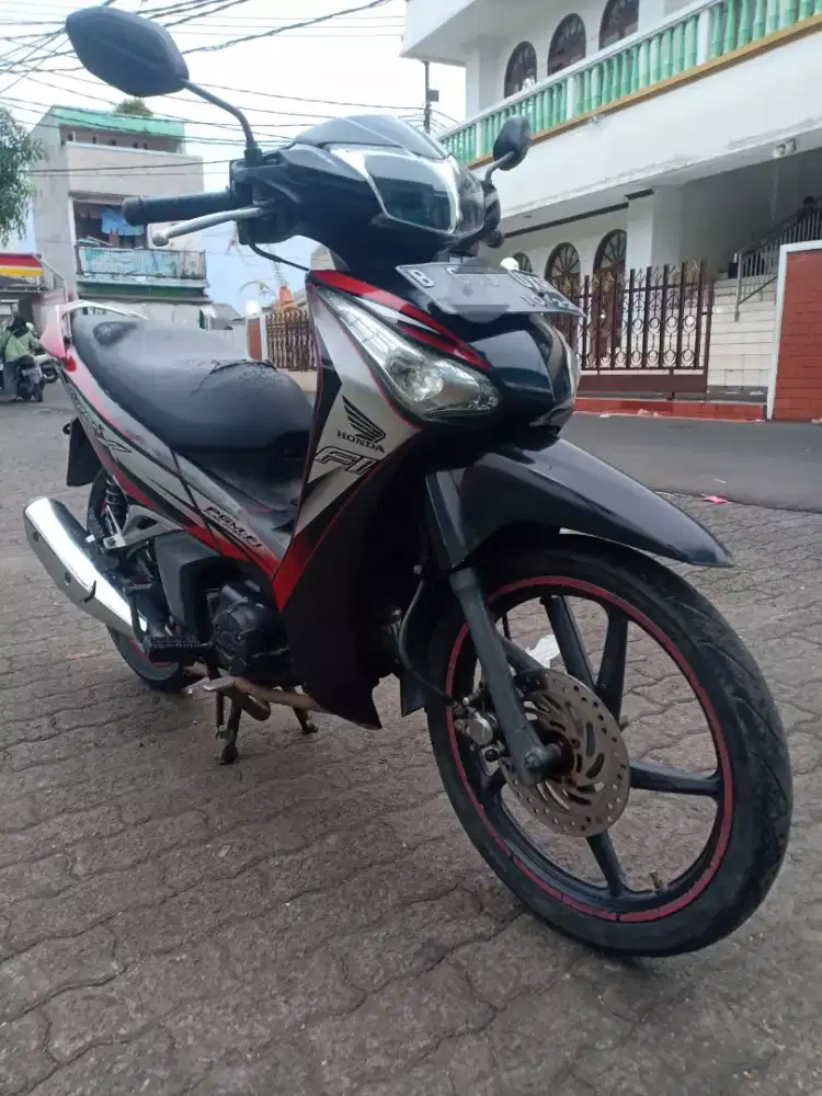 HONDA SUPRA X 125 HELM IN FI SS LENGKAP BANGET
