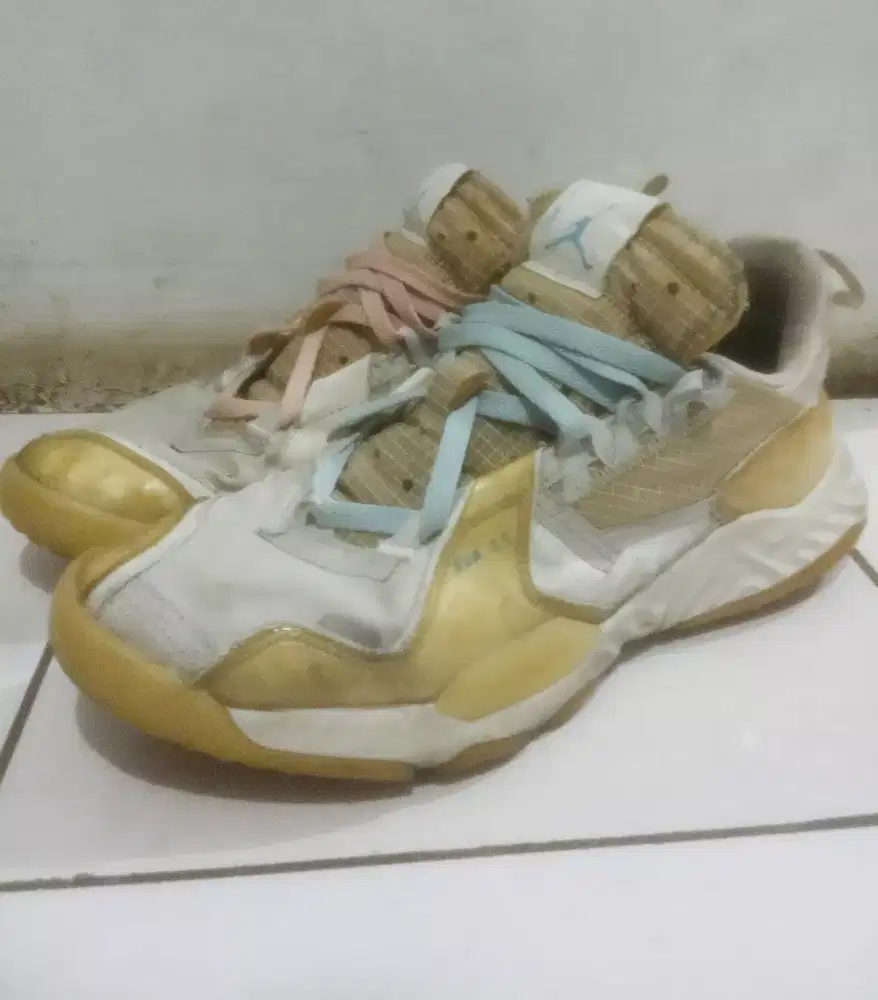 SEPATU BASKET SECOND