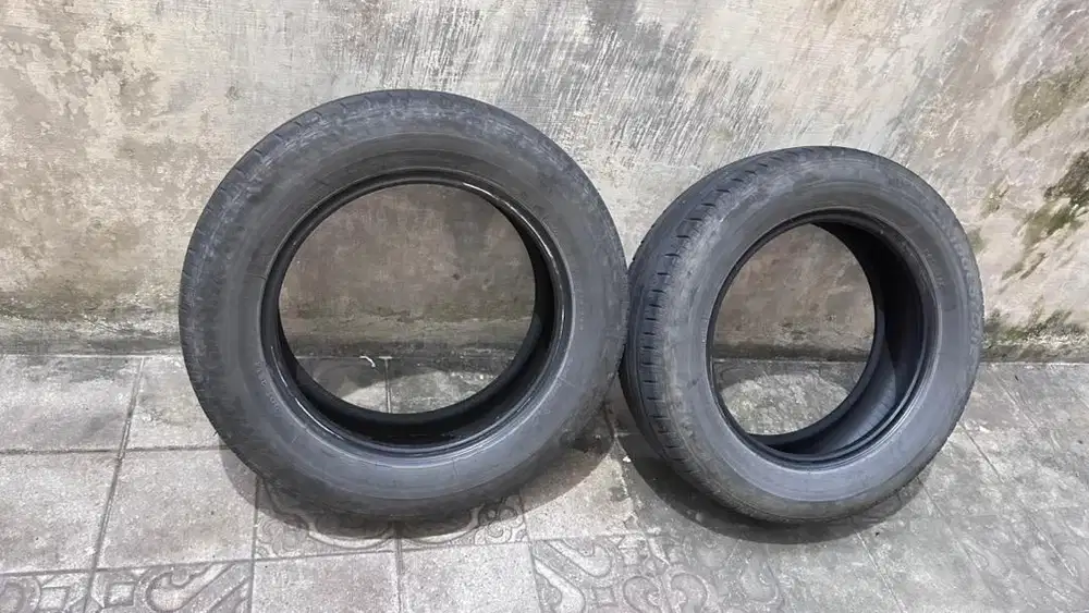 Dijual ban bekas kondisi masih seperti baru.Bisa nego sampai jadi