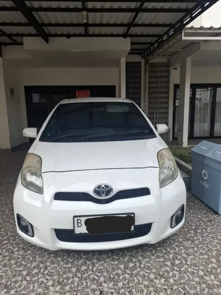 Yaris 2012 J 1.5 M/T