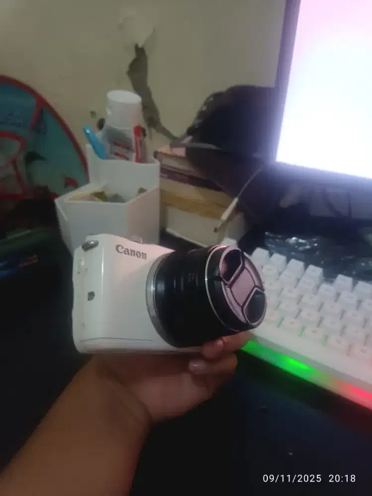 Canon m10 mirrorless