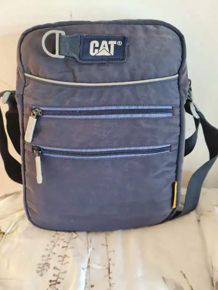 Tas selempang cat cattepilar