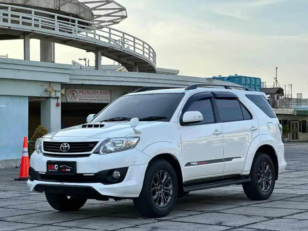 FORTUNER VNT TRD DIESEL LOW KM 93RB THN 2015