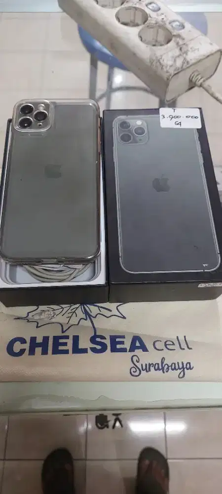 Murah hp iphone 11pro max 64gb lkp mulus, bs TT