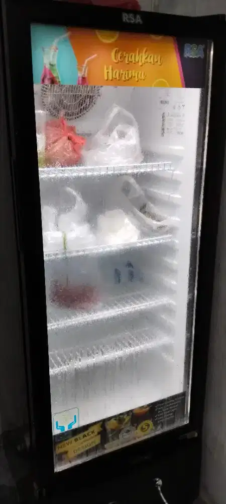 Dijual kulkas pendingin setahun pemakaian kondisi mulus seperti baru