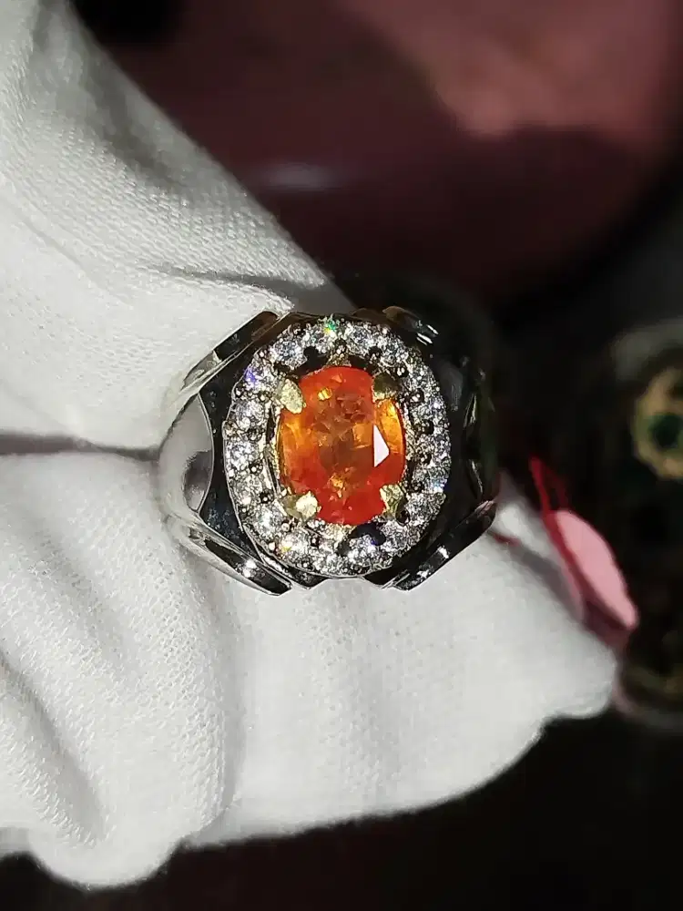 NATURAL ORANGE SAPPHIRE TANZANIA 1,66CT PLUS MEMO