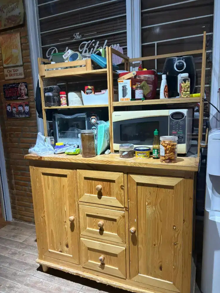 Lemari Dapur Kayu Jati Belanda – Kokoh dan Super Lega