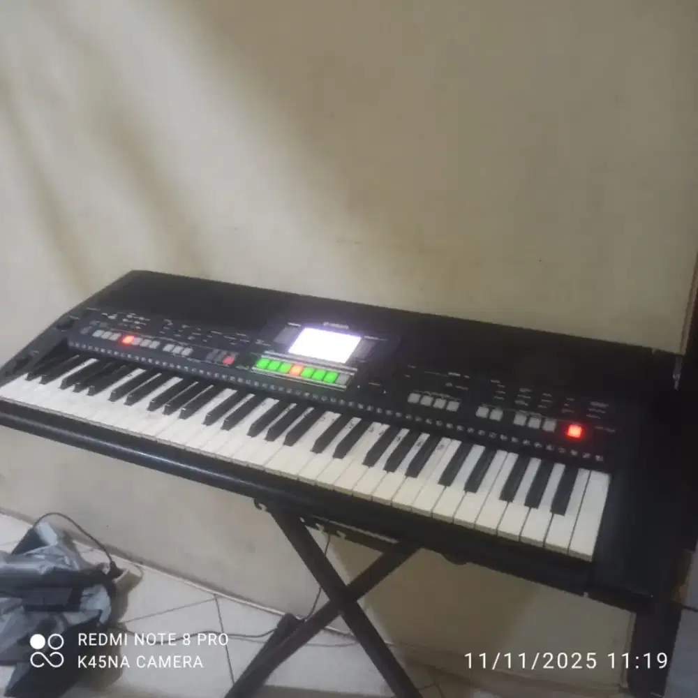 Keyboard Yamaha PSR S550