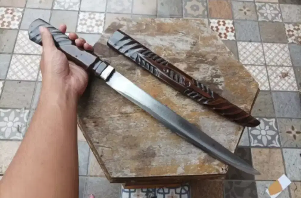 Pisau ukir kayu rasamala