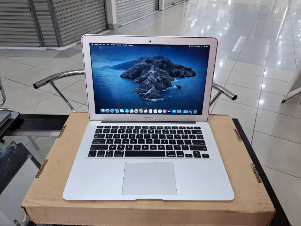Macbook Air 13-inch | Processor Intel Core i5 | Ram 8 | SSD 128 GB