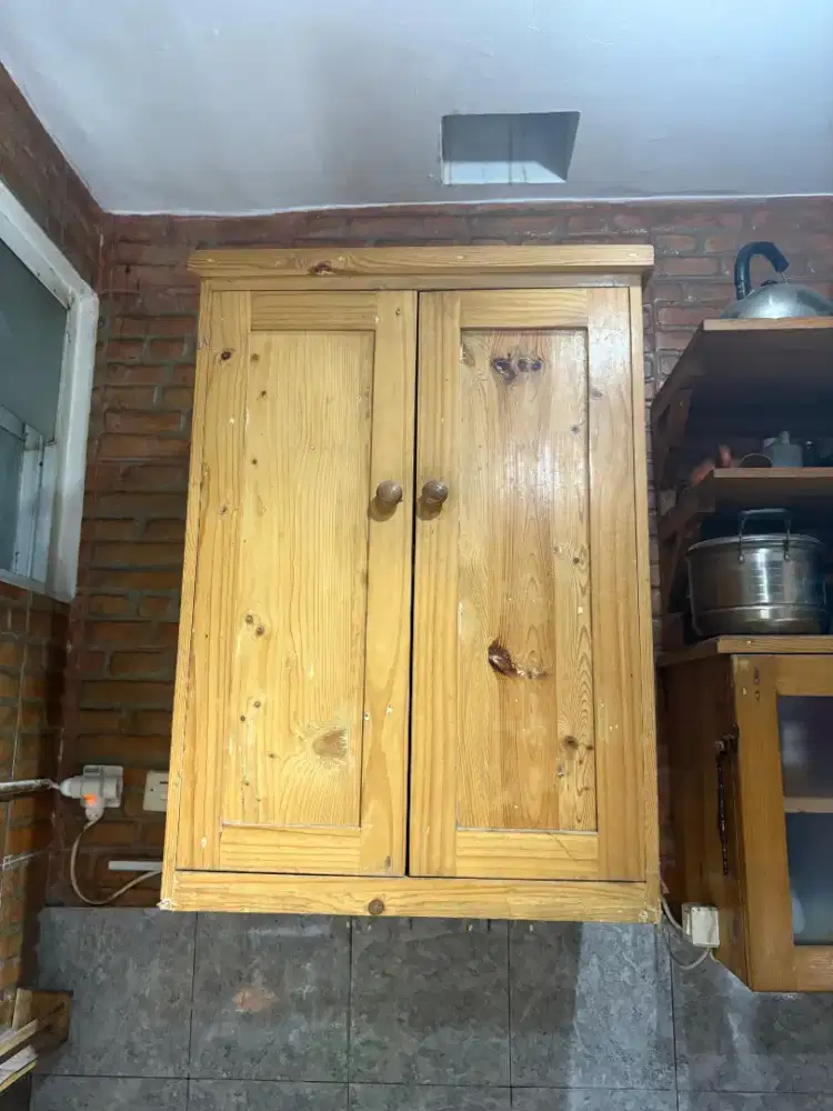 Lemari Dapur Kayu Jati Belanda – Kokoh, Kondisi Masih Bagus